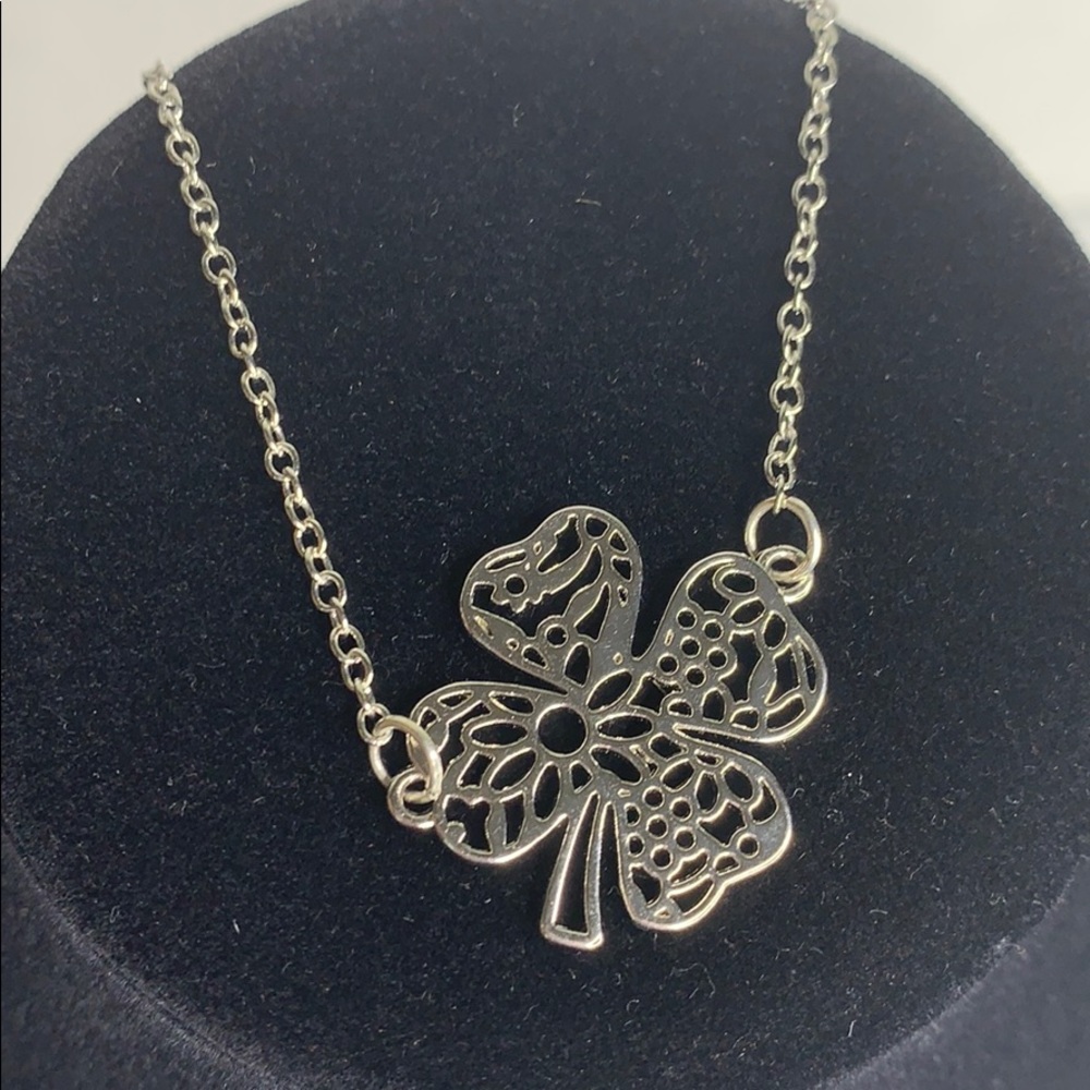 LBYVR Yves Rocher silver tone Shamrock Bracelet